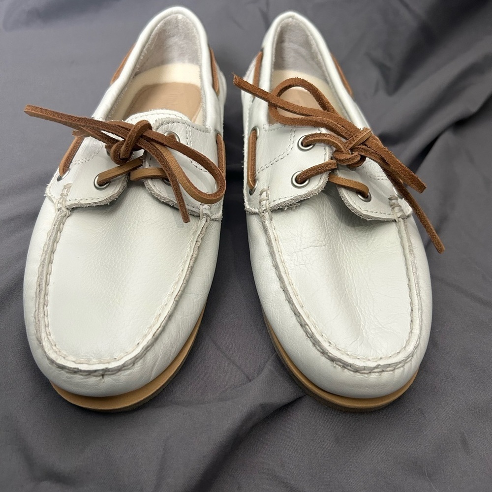 Timberland Classic Womens Boat Shoe White Tan laces size 7 Leather Flats Slip on - Picture 2 of 10